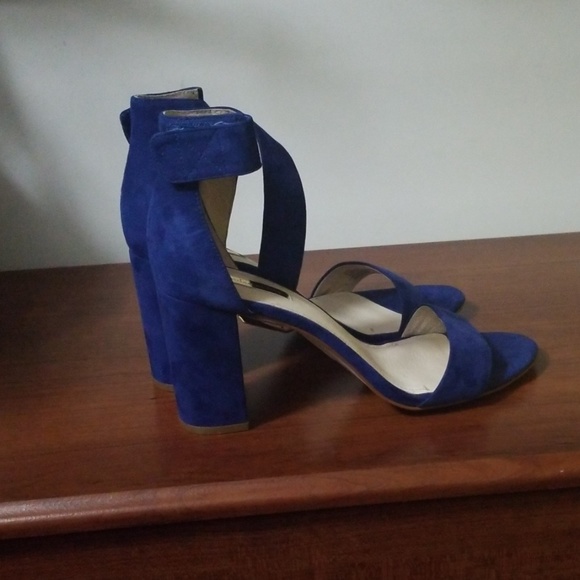 Heels - Picture 2 of 3